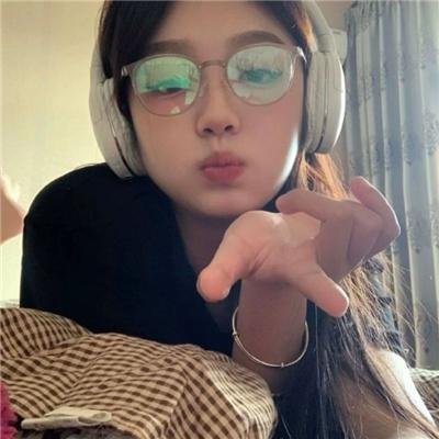 黑夜中的玻璃人偶